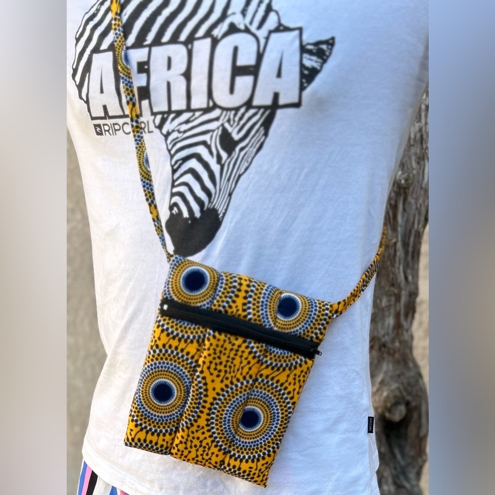 NW 💯 cotton padded Vlisco Fabric Crossbody Sz 7”x 6” - Picture 2 of 7